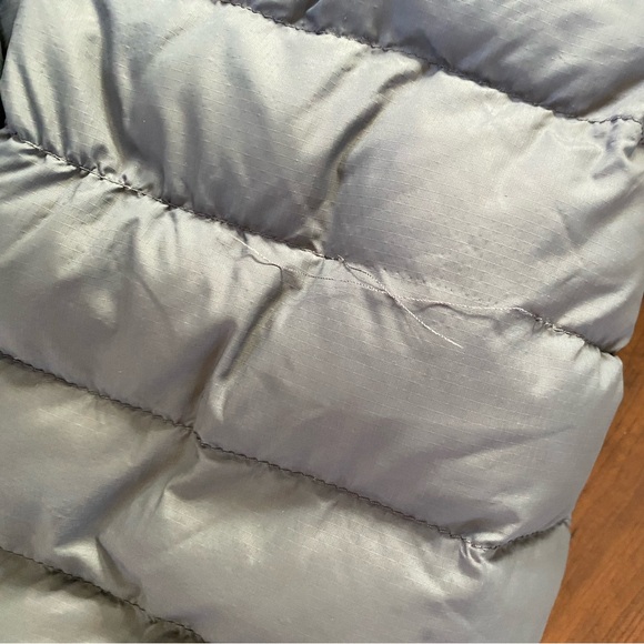 Patagonia | Kids’ Reversible Down Sweater Hoody (XS 5-6) - Picture 9 of 10